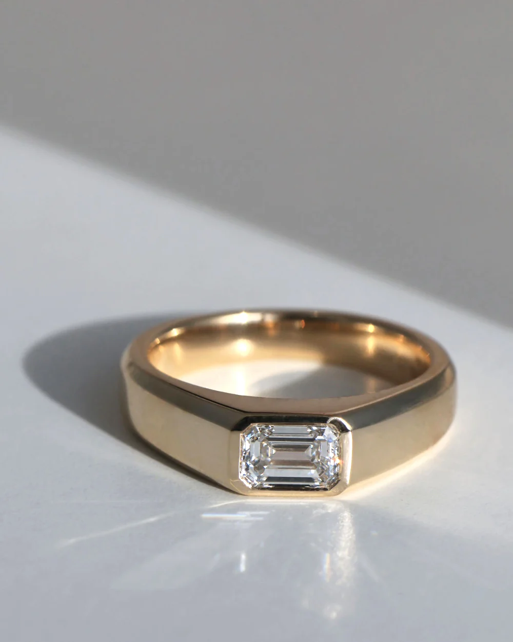 Dylan 1.08ct Emerald Diamond Band - Image 3